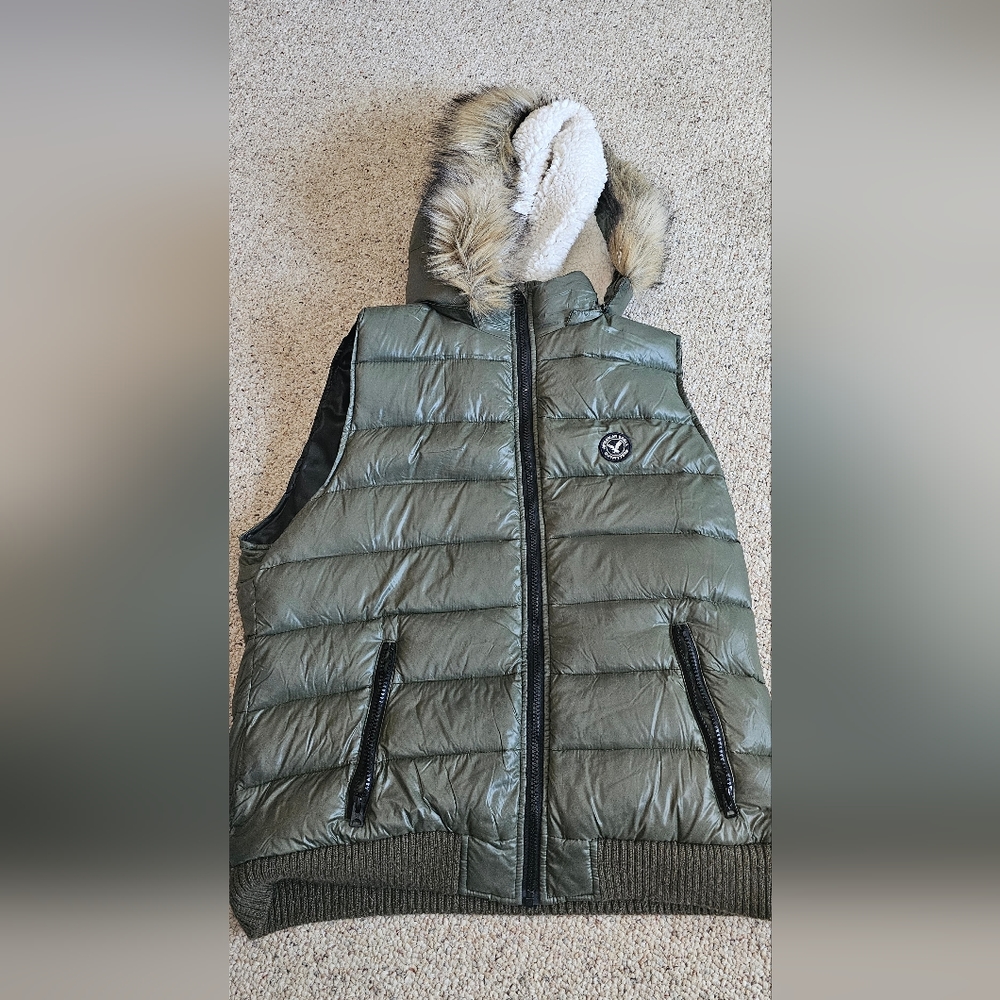 American Eagle Puff Vest